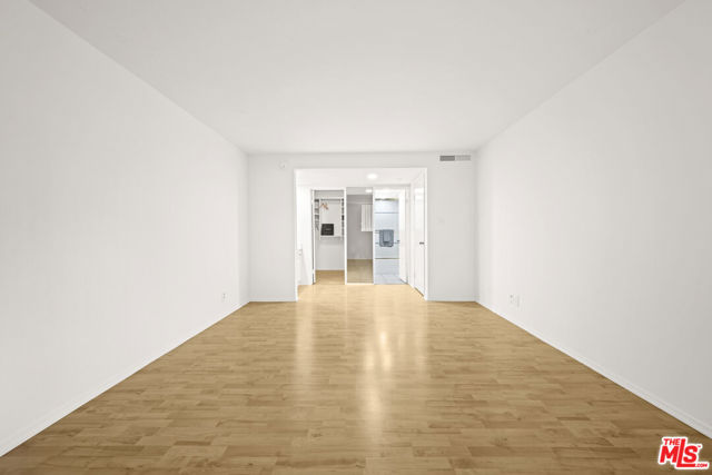10535 Wilshire Boulevard, Los Angeles CA: https://media.crmls.org/mediaz/0a23023c-fcd4-4f0d-b3a7-eae7892c3faf.jpg