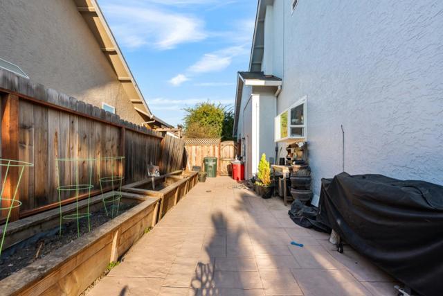 1090 Los Altos Drive, Hollister CA: https://media.crmls.org/mediaz/0a2358a6-a867-49d9-b4f7-cdc71e681dc3.jpg