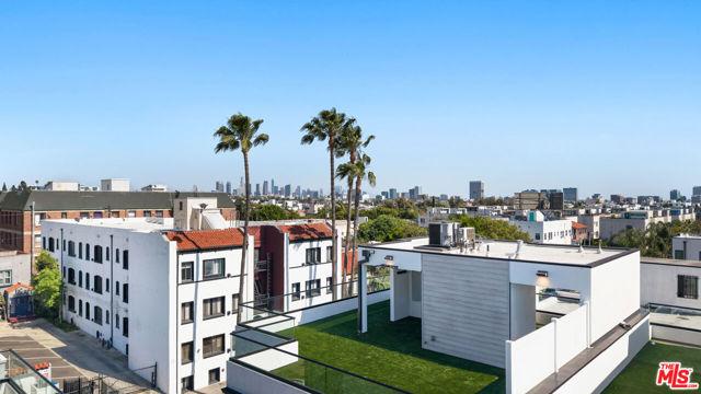 733 N Gramercy Place, Los Angeles CA: https://media.crmls.org/mediaz/0a23a378-a27b-455c-843c-35b82776b27a.jpg