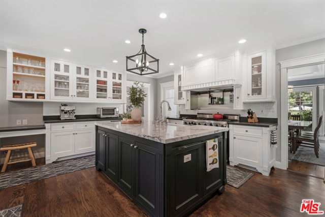 2555 N Altadena Drive, Altadena CA: https://media.crmls.org/mediaz/0a23b329-7975-4016-a4ec-85cfc9fb7e86.jpg