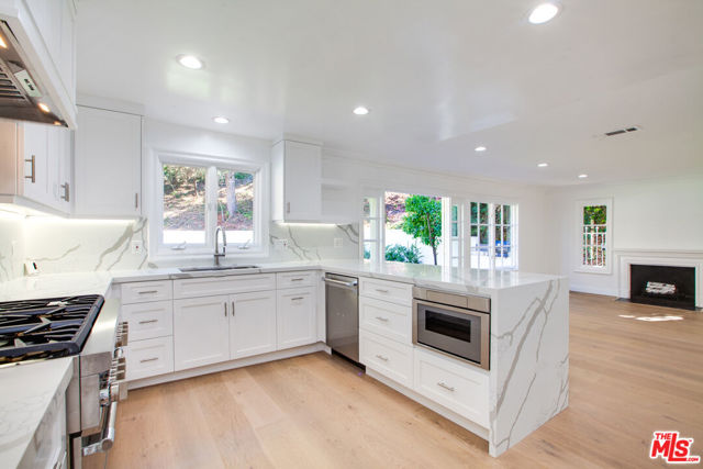 10221 Briarwood Drive, Los Angeles CA: https://media.crmls.org/mediaz/0a23d42a-ccae-4a2d-a7a5-26bd71b8704b.jpg