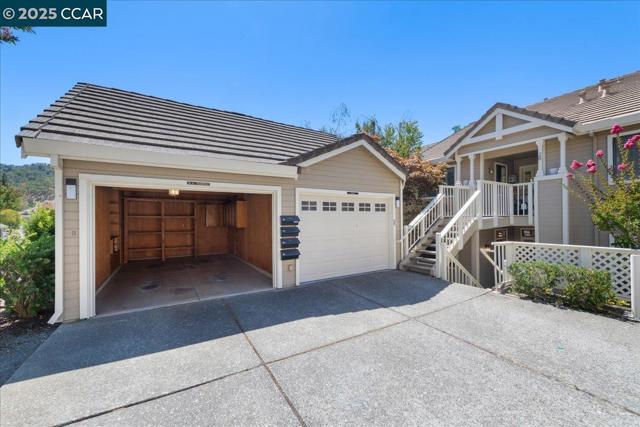 5501 Terra Granada Dr, Walnut Creek CA: https://media.crmls.org/mediaz/0a23d685-abf0-400c-b13f-93a684070754.jpg