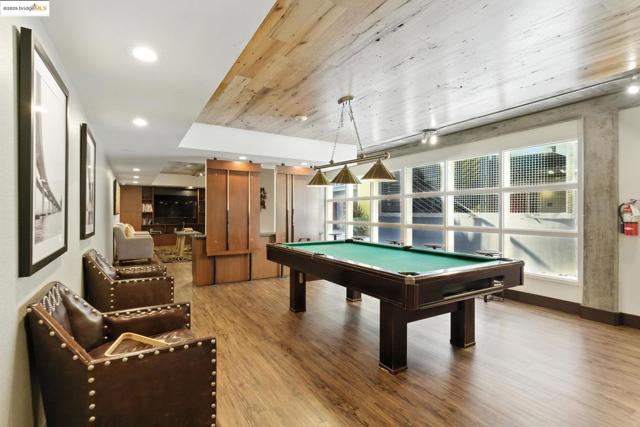 311 Oak St, Oakland CA: https://media.crmls.org/mediaz/0a23fe69-c87e-42ba-b13a-f52c7a0dad4b.jpg