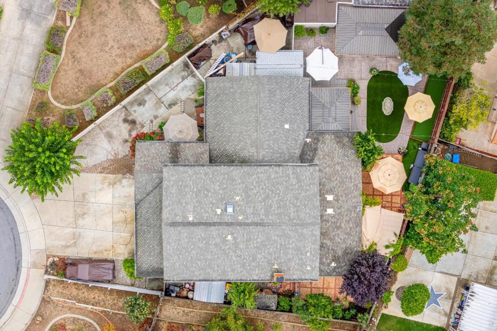 https://media.crmls.org/mediaz/0a24de60-520f-49a5-87e8-5827a6535fa7.jpg?preset=X-Large