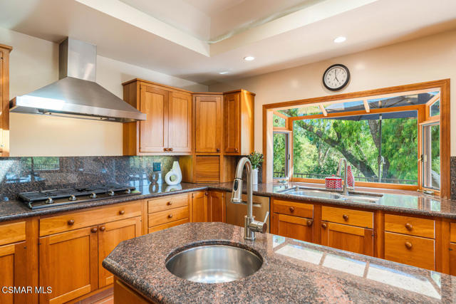356 Laguna Terrace, Simi Valley CA: https://media.crmls.org/mediaz/0a2541d1-966e-4518-b858-a0cc78514b5e.jpg