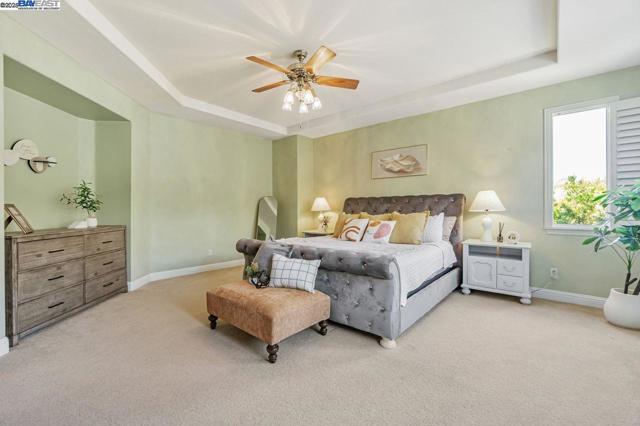 5391 Fernbank Dr, Concord CA: https://media.crmls.org/mediaz/0a2564c0-abd5-46d7-a0c6-f5b4bf2024e8.jpg