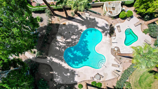 186 Running Springs Drive, Palm Desert CA: https://media.crmls.org/mediaz/0a2573ae-5731-4259-acd7-269acf04acb4.jpg