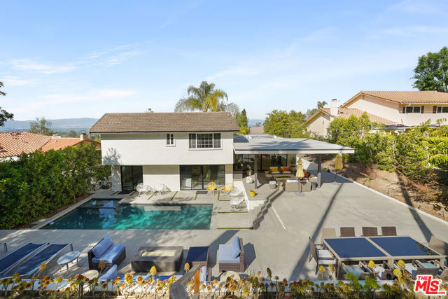 4729 Monarca Drive, Tarzana CA: https://media.crmls.org/mediaz/0a25a4c9-b04d-406d-be57-b88fd2395c35.jpg