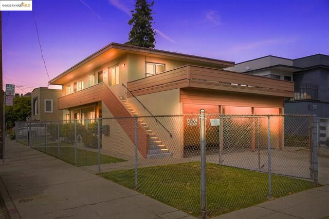 3802 Shafter Ave, Oakland CA: https://media.crmls.org/mediaz/0a25b371-664d-4dce-8dc8-c771f4eee32e.jpg