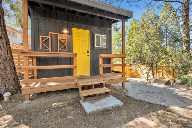 26785 Crestview Drive, Idyllwild CA: https://media.crmls.org/mediaz/0a25ff75-aacf-44d8-bd6d-bbdd949f7b48.jpg