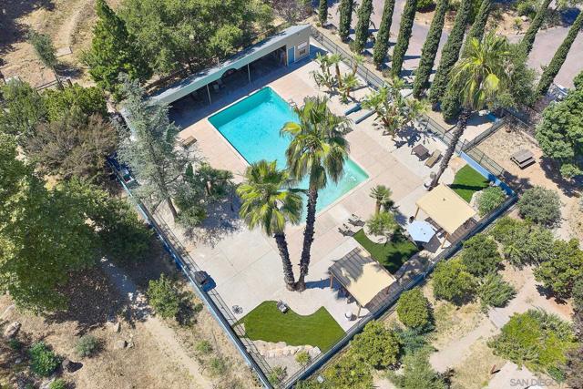 14625 Mussey Grade Rd, Ramona CA: https://media.crmls.org/mediaz/0a260a6e-d8c1-4179-a1cc-02b3fc410713.jpg