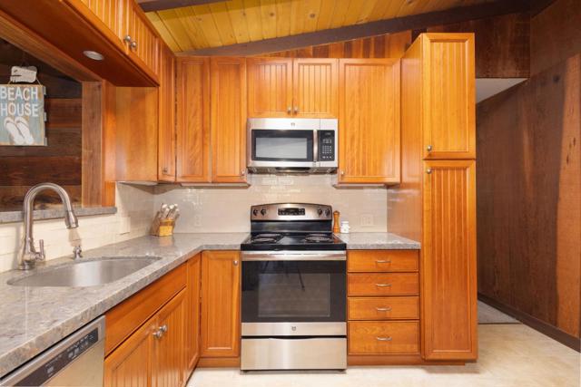 816 Park Avenue, Moss Beach CA: https://media.crmls.org/mediaz/0a27037c-f774-4274-88a2-ccf6e77801e7.jpg