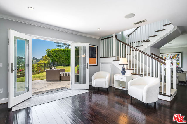 8407 Skyline Drive, Los Angeles CA: https://media.crmls.org/mediaz/0a275a9b-6c1a-4b2c-9bf5-8364691c9a26.jpg