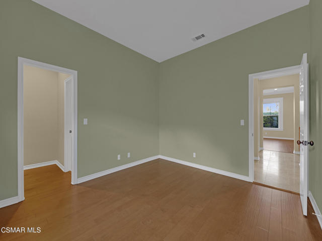 1048 Via Adorna, Newbury Park CA: https://media.crmls.org/mediaz/0a27d42b-d5ac-44aa-b347-7e062b0d8318.jpg