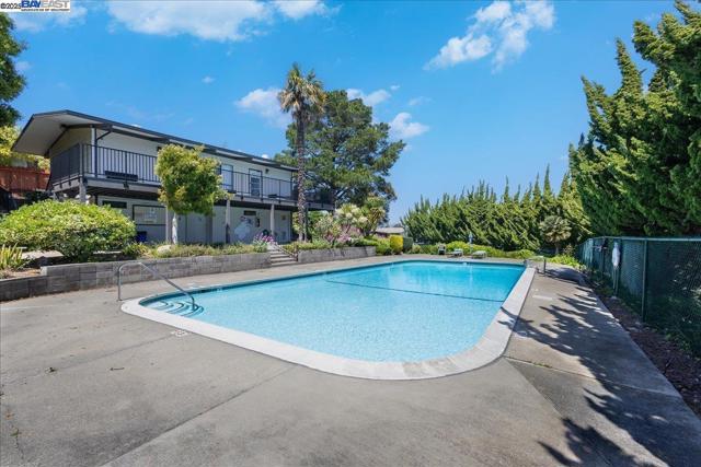 19100 Crest Ave, Castro Valley CA: https://media.crmls.org/mediaz/0a27dd28-47fc-4b04-9b99-75bc3abddc5b.jpg