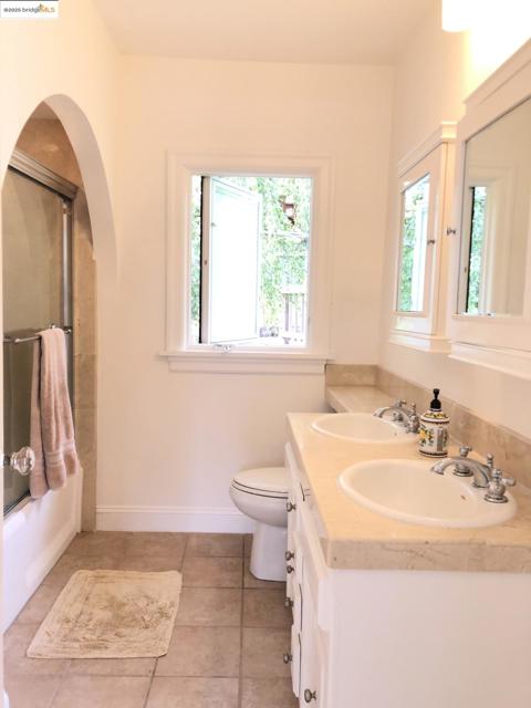 169 Ronada Ave, Piedmont CA: https://media.crmls.org/mediaz/0a280578-2db7-451d-b54c-11cbbdcafa9c.jpg