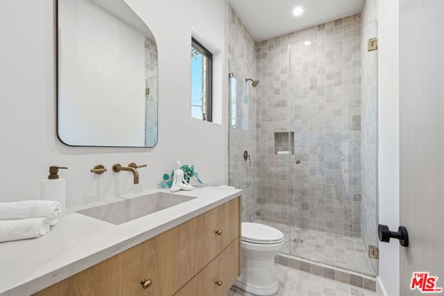 5 Bed Home for Sale in Encino, California