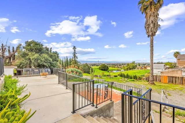 2363 Pleasant Acres Drive, San Jose CA: https://media.crmls.org/mediaz/0a283d3f-a08a-47e1-815d-7d5976d6442b.jpg