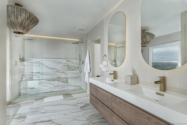 7362 Brodiaea Way, La Jolla CA: https://media.crmls.org/mediaz/0a28833b-654e-46d7-b794-0972466c070e.jpg