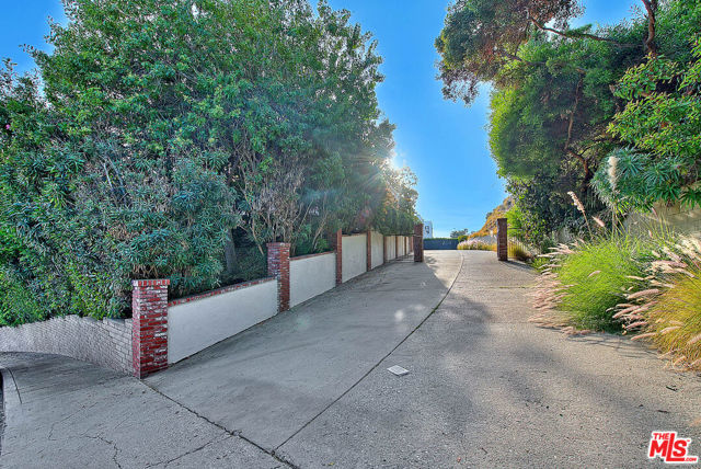 Drew Fenton | 1127 Lachman Lane Pacific Palisades CA | MLS: 6876305