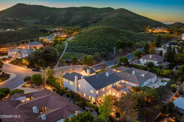 1008 N Country Club Drive, Simi Valley CA: https://media.crmls.org/mediaz/0a2a3c64-7c4c-4de2-bc0e-54bec2f3ecf9.jpg