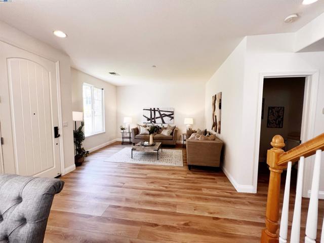 49031 Woodgrove Cmn, Fremont CA: https://media.crmls.org/mediaz/0a2a3f97-cc4e-4afc-a797-99571321ae75.jpg