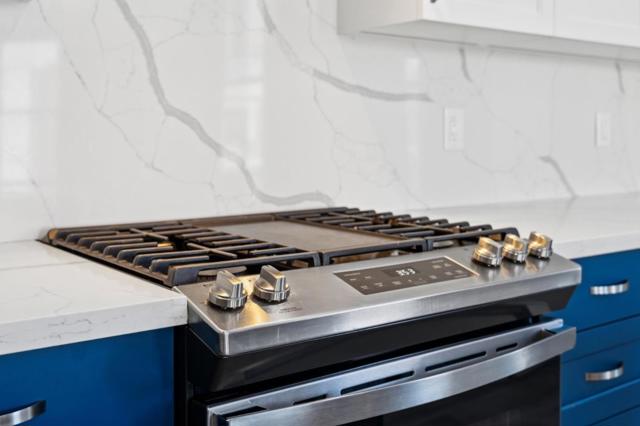 30003006 26th Street, San Francisco CA: https://media.crmls.org/mediaz/0a2ab2b7-103a-40d4-9579-7898bd497c7f.jpg