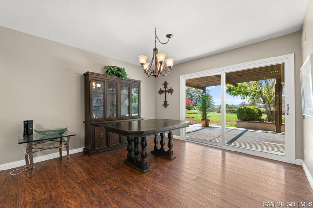 24231 Robledo, Mission Viejo CA: https://media.crmls.org/mediaz/0a2add10-38ed-4637-9f4a-711a3c22fa17.jpg