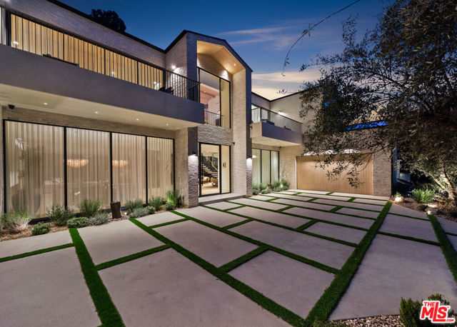 10950 Verano Road, Los Angeles CA: https://media.crmls.org/mediaz/0a2afe8a-e479-49d4-85d8-84a224d3bc44.jpg