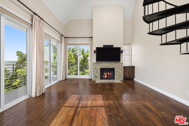 1129 Larrabee Street, 15 photo 5