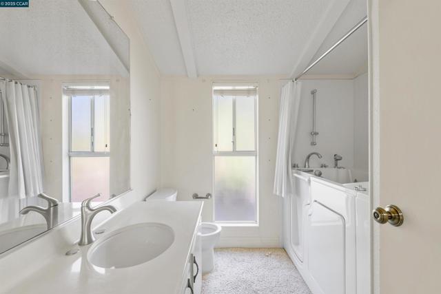 1201 Monument Blvd, Concord CA: https://media.crmls.org/mediaz/0a2b2046-947b-4e06-97b3-1f4f259a78c2.jpg