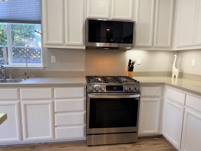 1611 Marina, Brentwood CA: https://media.crmls.org/mediaz/0a2b75b4-52ec-45fd-8757-0a261d0b217e.jpg