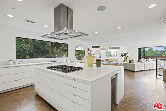 3873 Berry Drive, Studio City CA: https://media.crmls.org/mediaz/0a2b7c1c-6bb9-4edd-b7eb-4af7542e7cd1.jpg