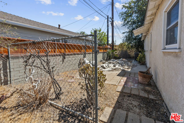 1344 N Parish Place, Burbank CA: https://media.crmls.org/mediaz/0a2b8060-5005-4084-b005-aa3f762ec76b.jpg