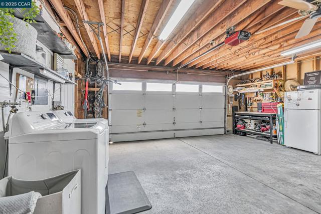4 Mt Wilson Way, Clayton CA: https://media.crmls.org/mediaz/0a2bbb33-53cb-49c1-bb5f-3f9f55152f1d.jpg