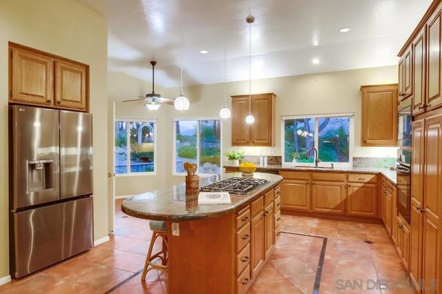 14442 Ranch Trail Drive, El Cajon CA: https://media.crmls.org/mediaz/0a2c35f5-0e3f-474a-9163-ff2cd05b23d0.jpg