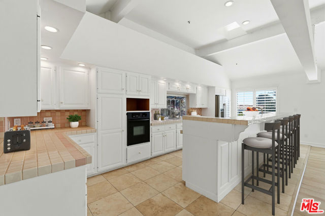 31763 Cottontail Lane, Malibu CA: https://media.crmls.org/mediaz/0a2c614a-a016-4883-9566-141331580826.jpg