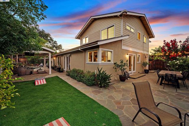 7872 Meadowbrook Ct, Pleasanton CA: https://media.crmls.org/mediaz/0a2cb489-a1f8-4908-8519-5ed1d646350c.jpg