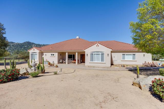 Detail Gallery Image 4 of 60 For 10204 Mount Olympus Valley Rd Rd, Fallbrook,  CA 92028 - 3 Beds | 2/1 Baths