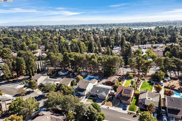 36055 Easterday Way, Fremont CA: https://media.crmls.org/mediaz/0a2d56da-92f7-4b55-bedc-f7887b9a4f4d.jpg