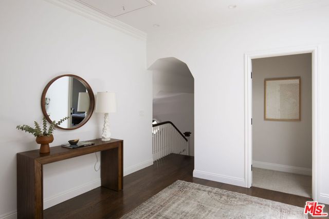 204 S Plymouth Boulevard, Los Angeles CA: https://media.crmls.org/mediaz/0a2d6a6c-79d8-4eda-bbd0-6cea2279f7c3.jpg