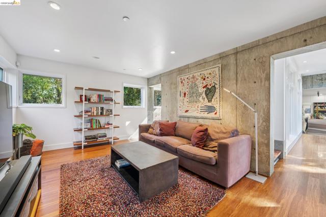 Image 23 of 60 For 8210 Skyline Blvd