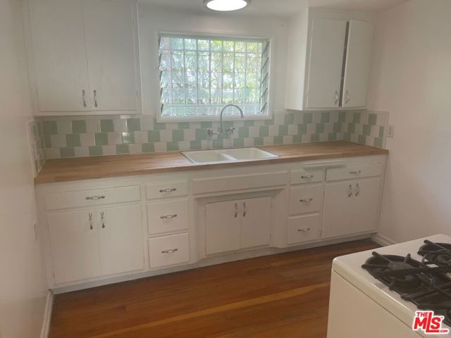 4426 Finley Avenue, Los Angeles CA: https://media.crmls.org/mediaz/0a2df7d0-7091-4231-9674-9f471b8cfa12.jpg