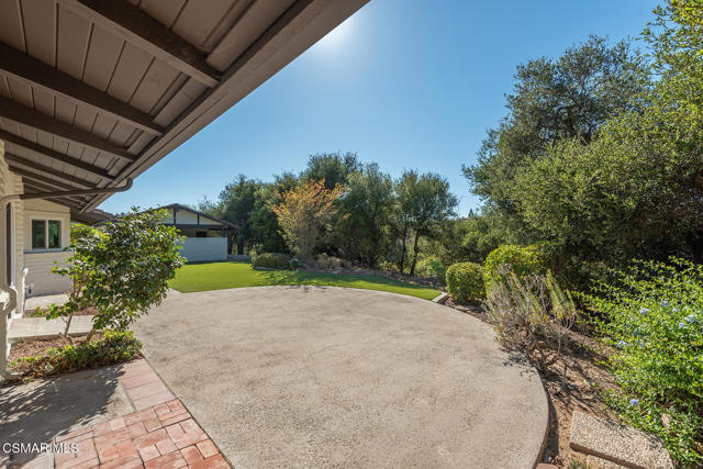 1251 Calle Las Casas, Thousand Oaks CA: https://media.crmls.org/mediaz/0a2e48ce-d373-4974-8141-05d27623bf45.jpg
