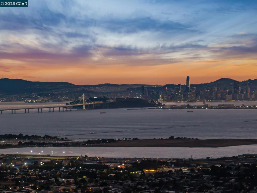 https://media.crmls.org/mediaz/0a2e740c-fb37-44e8-85c2-c63964b1f957.jpg?preset=X-Large