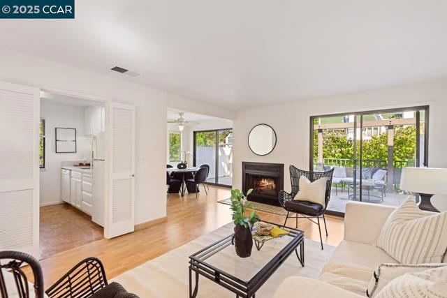 50 Mozden Ln, Pleasant Hill CA: https://media.crmls.org/mediaz/0a2fba97-d935-461f-9538-95e51bca2139.jpg