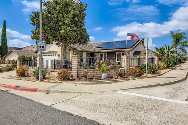 12450 Robison Blvd, Poway CA: https://media.crmls.org/mediaz/0a2fbc6e-66d6-42bd-b674-69d01a1a5110.jpg