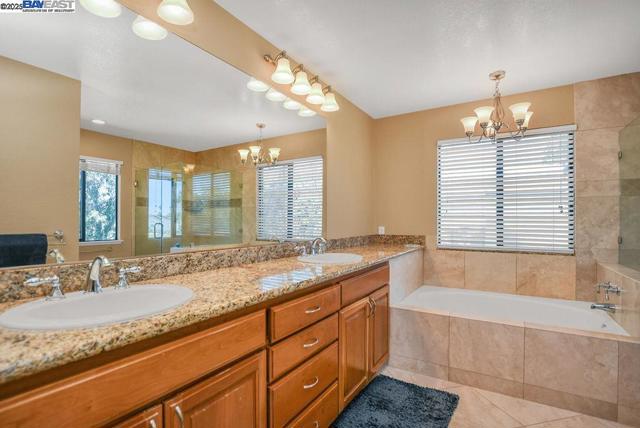 5160 Edgeview Dr, Discovery Bay CA: https://media.crmls.org/mediaz/0a305795-efb0-474f-a4be-6b6688f99cb1.jpg