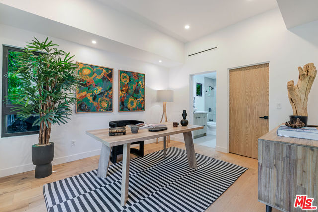 11559 La Maida Street, Valley Village CA: https://media.crmls.org/mediaz/0a30a0d3-6428-4927-b693-702b5f4d9d2b.jpg