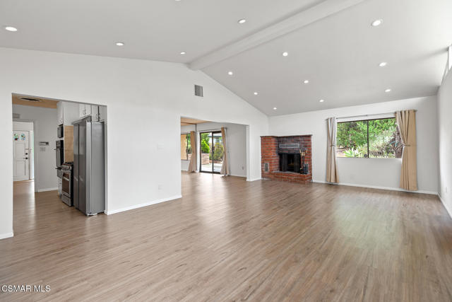 15546 Olden Street, Sylmar CA: https://media.crmls.org/mediaz/0a30f5ff-661d-471f-86c4-ded028523343.jpg